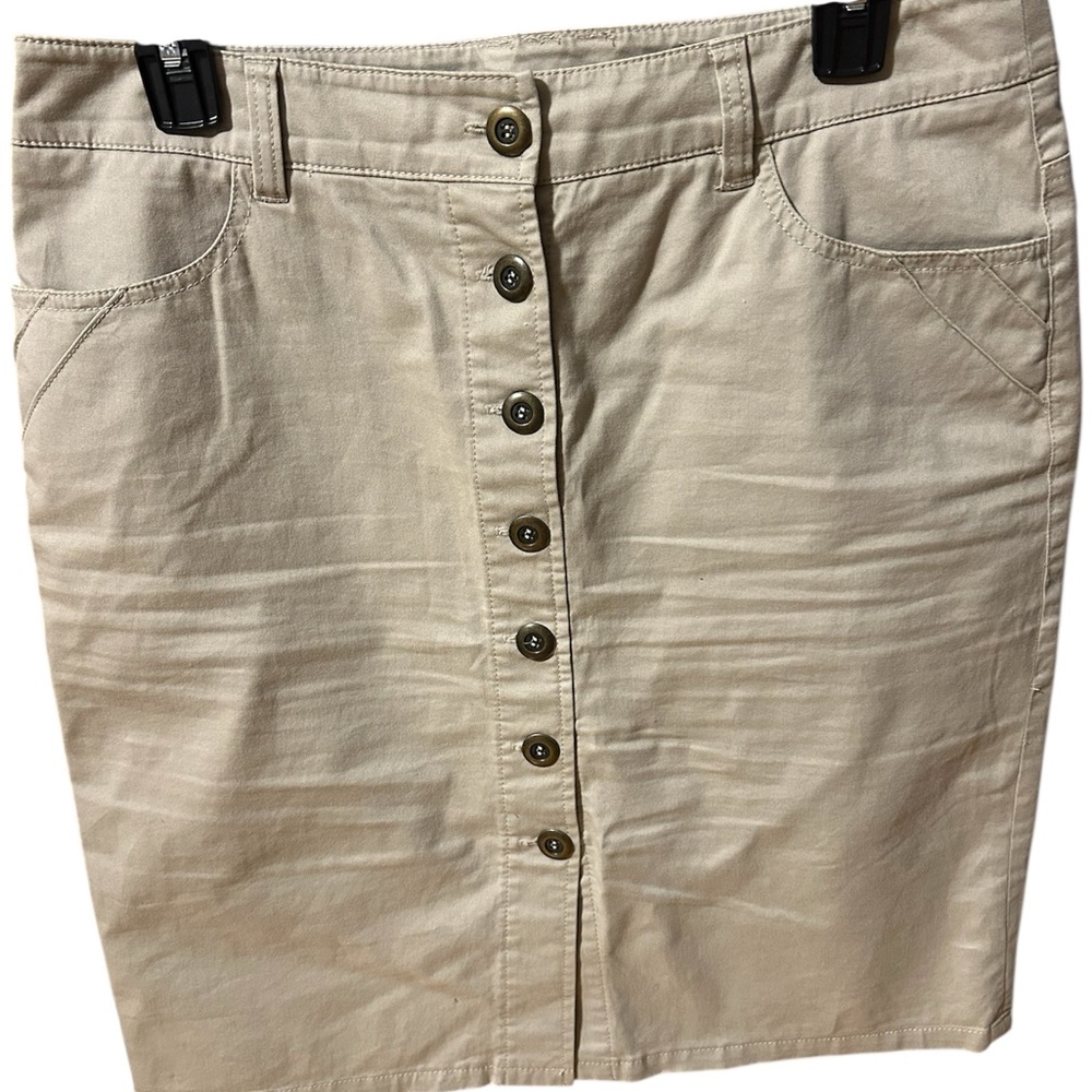 🌿🛍️Beige Button-Front Women's Skirt size 8